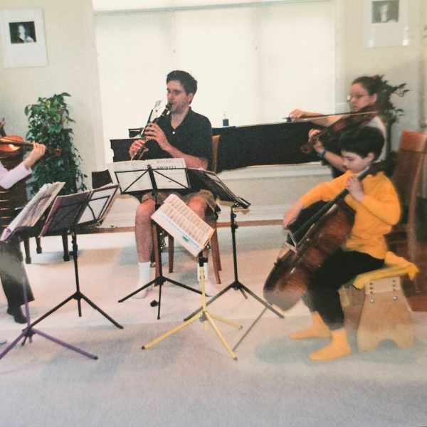 With his family: Brigitte, Erika, Tad, Ingrid / Avec sa famille: Brigitte, Erika, Tad, Ingrid